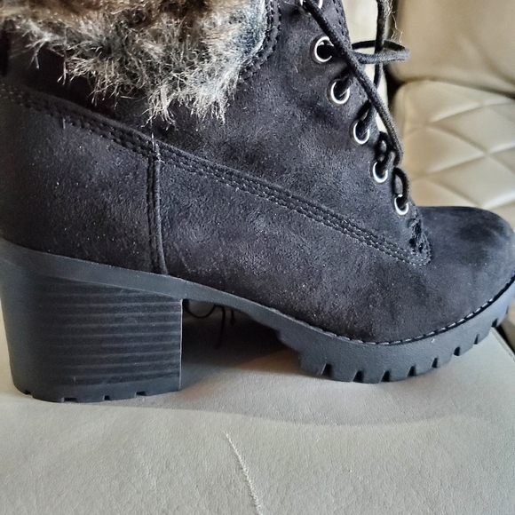 Boots - Picture 3 of 3